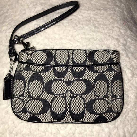 Nice Coach Wallet Wristlet Excellent Condition - Picture 2 of 7